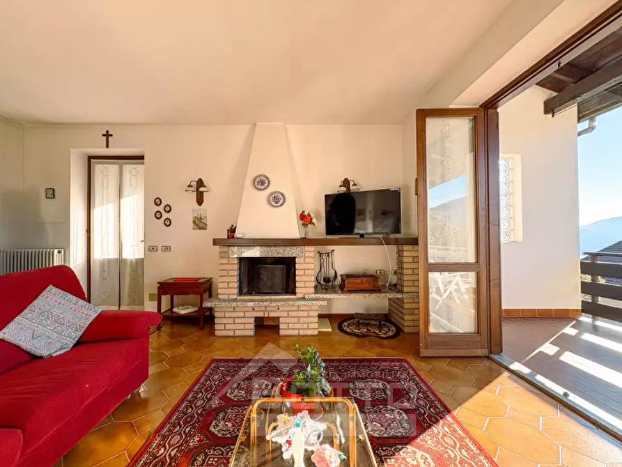 Immagine 3 di Casa indipendente in vendita  in Località Poggio Luneglio, 70 a Pettenasco