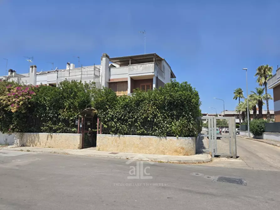 Immagine 1 di Villa in vendita  a Lecce