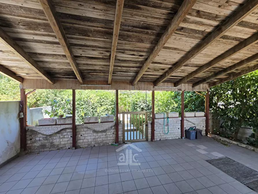 Immagine 3 di Villa in vendita  a Lecce