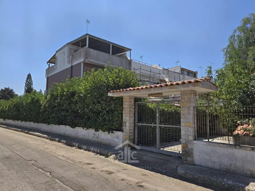Immagine 6 di Villa in vendita  a Lecce