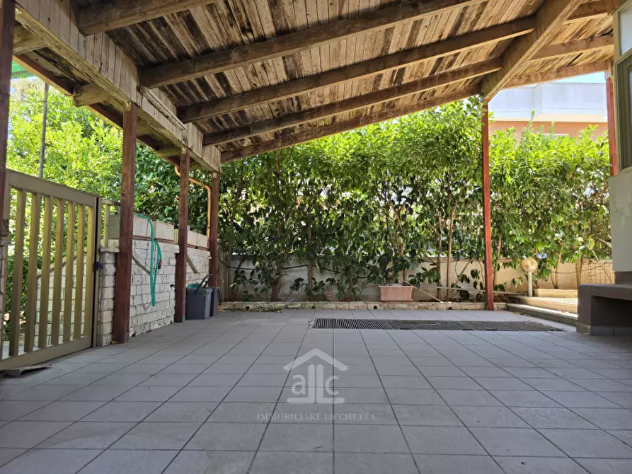 Immagine 9 di Villa in vendita  a Lecce