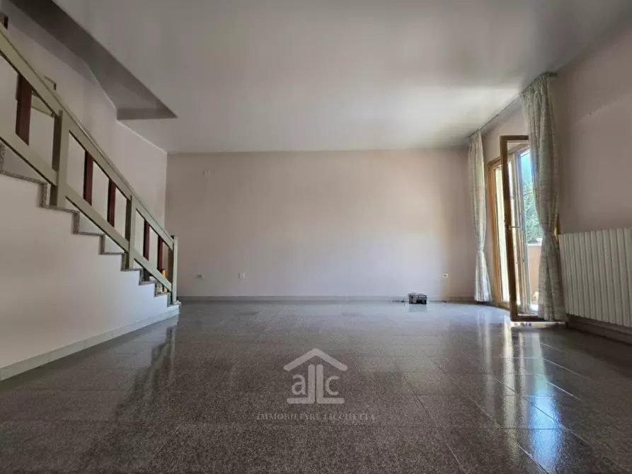 Immagine 11 di Villa in vendita  a Lecce