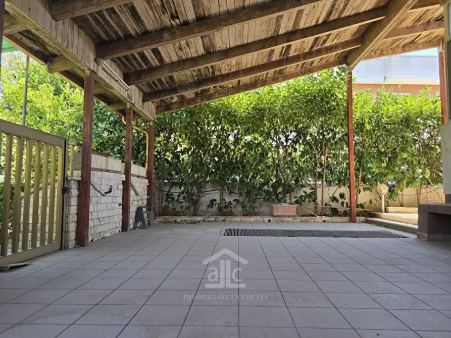 Immagine 23 di Villa in vendita  a Lecce