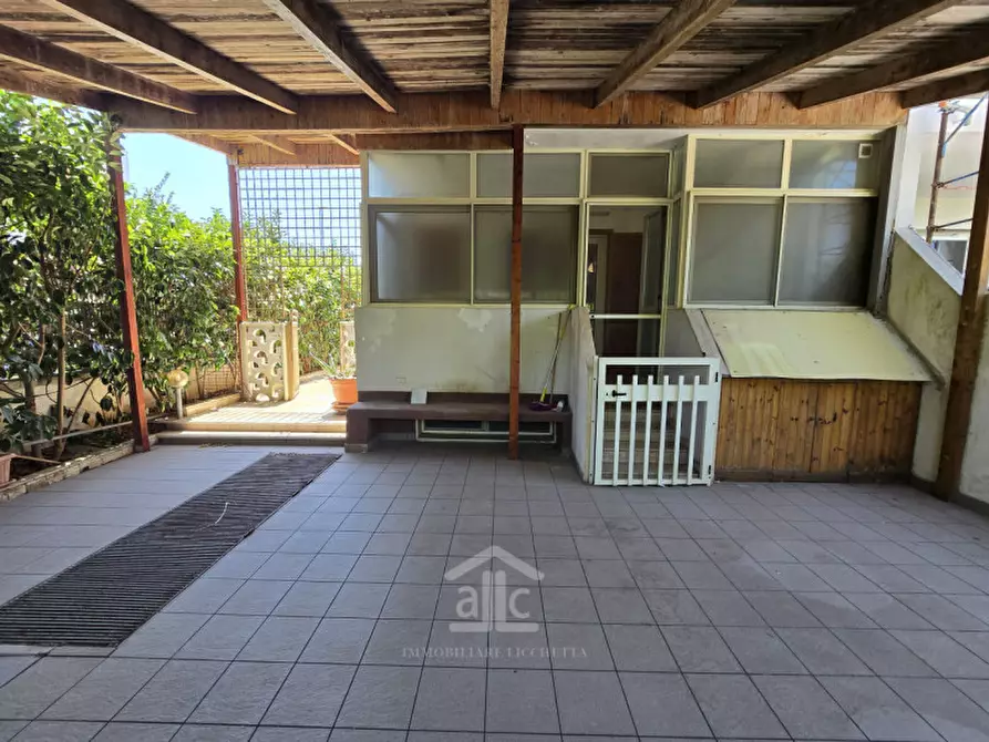 Immagine 46 di Villa in vendita  a Lecce