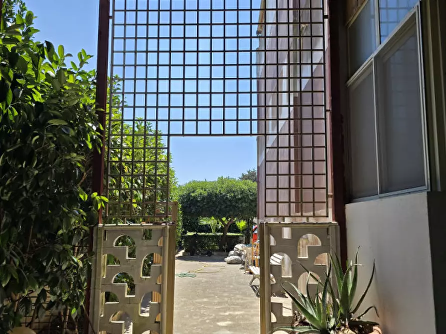 Immagine 47 di Villa in vendita  a Lecce