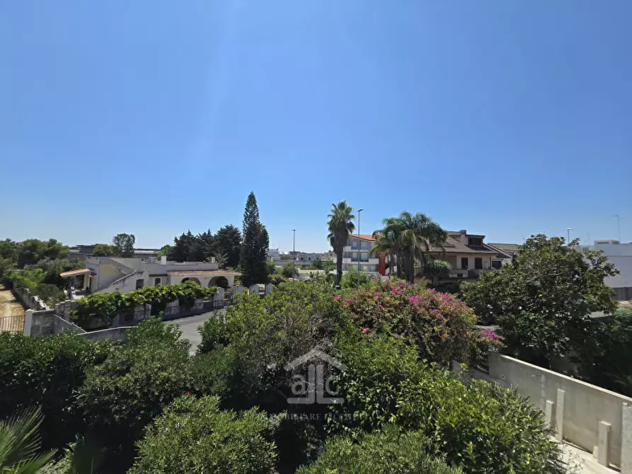 Immagine 52 di Villa in vendita  a Lecce