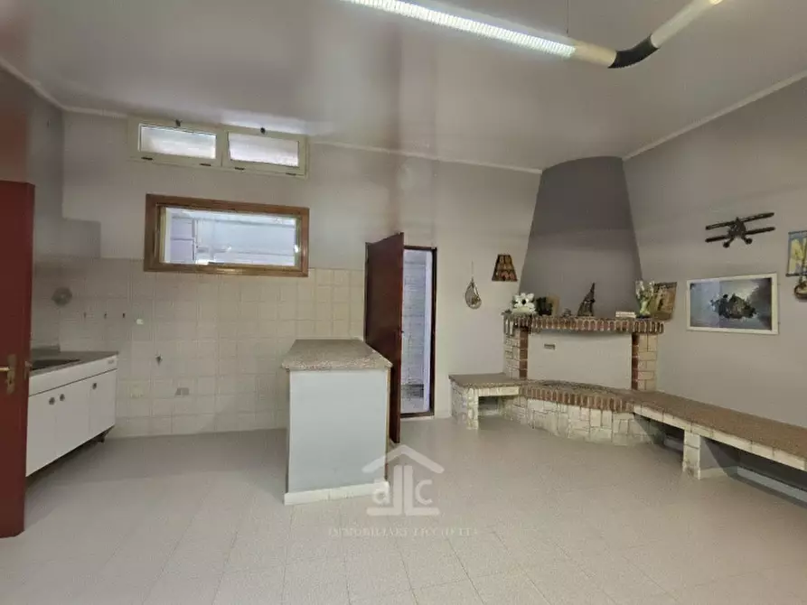 Immagine 65 di Villa in vendita  a Lecce