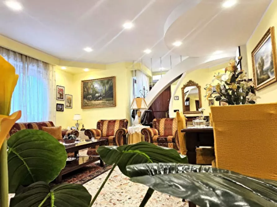 Immagine 11 di Appartamento in vendita  in via michele de vio a Palermo