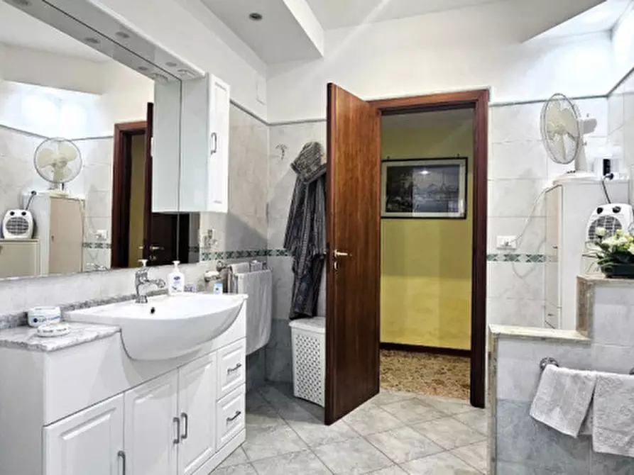 Immagine 26 di Appartamento in vendita  in via michele de vio a Palermo