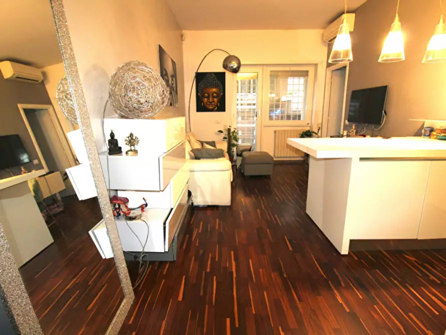 Immagine 1 di Appartamento in vendita  in Via Courmayeur a Roma
