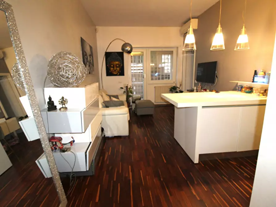 Immagine 4 di Appartamento in vendita  in Via Courmayeur a Roma