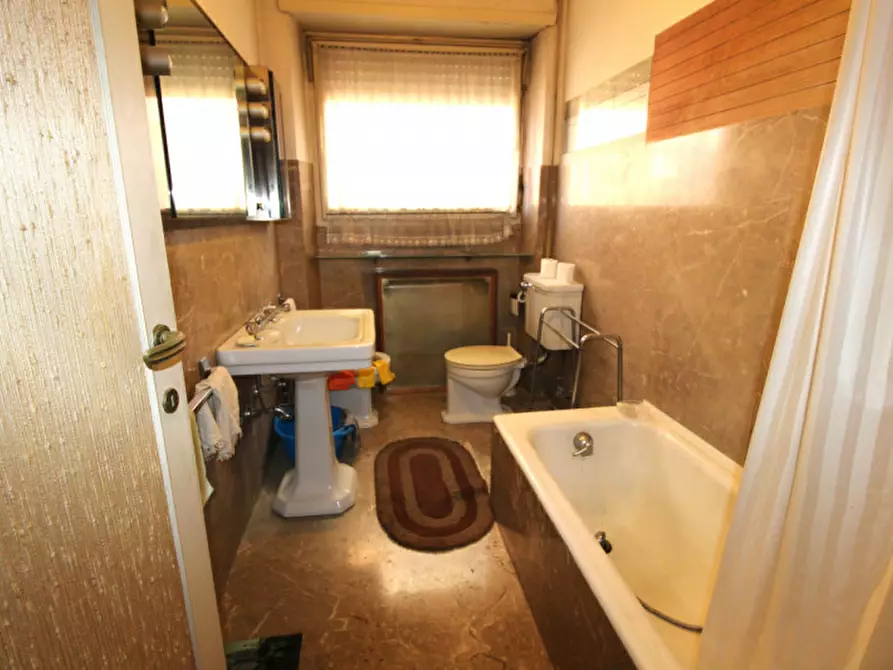 Immagine 14 di Appartamento in vendita  in Corso di Francia a Roma