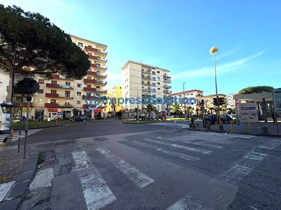 Immagine 2 di Negozio in affitto  in Via Sebastiano Veniero a Napoli