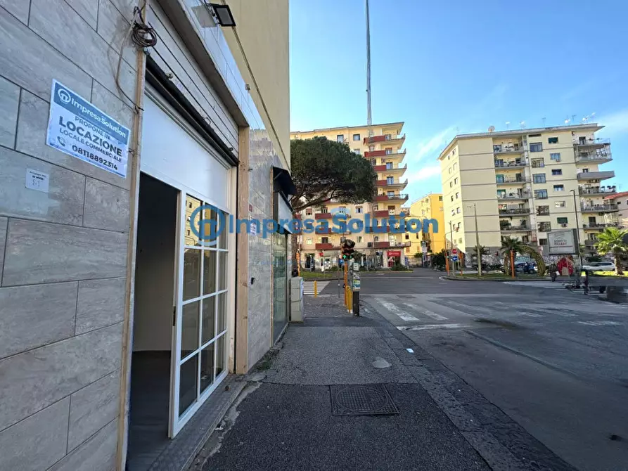 Immagine 6 di Negozio in affitto  in Via Sebastiano Veniero a Napoli