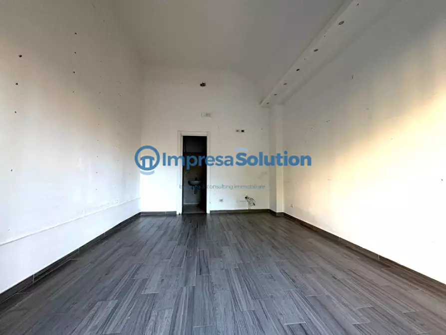 Immagine 9 di Negozio in affitto  in Via Sebastiano Veniero a Napoli