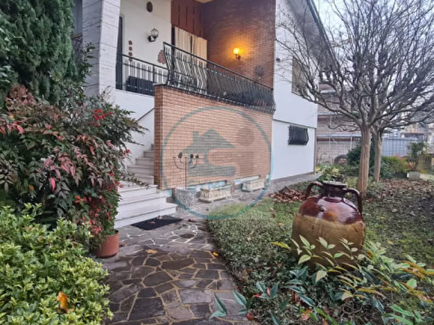 Immagine 1 di Casa indipendente in vendita  in Via Giulio Cesare a Salzano