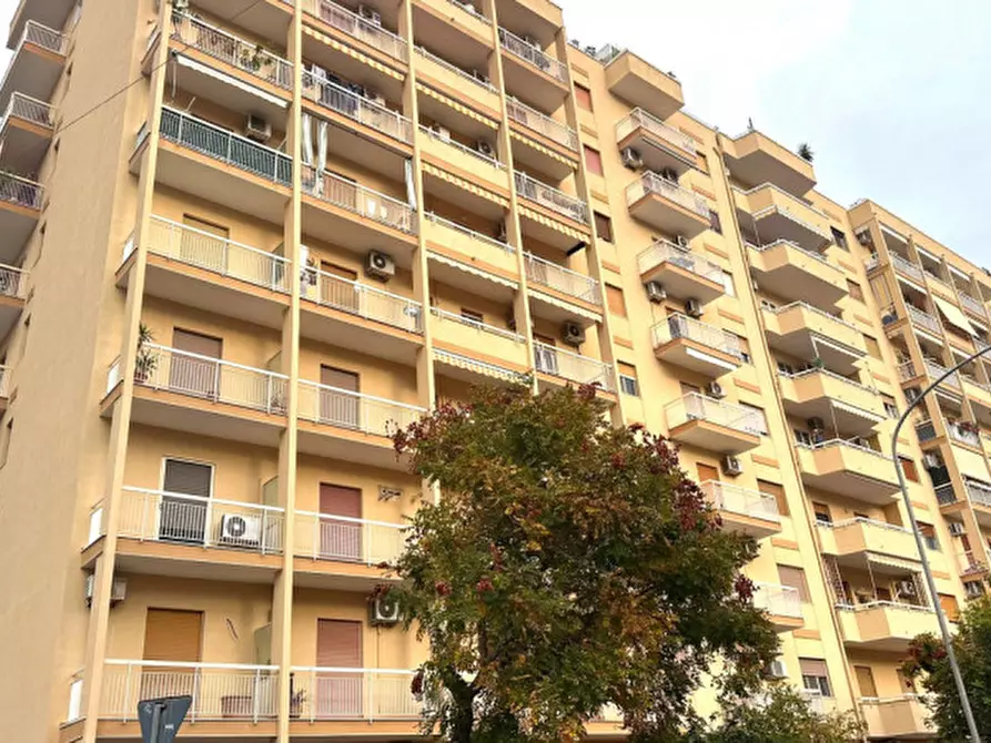 Immagine 2 di Appartamento in vendita  in Via Raffaele La Valle a Palermo