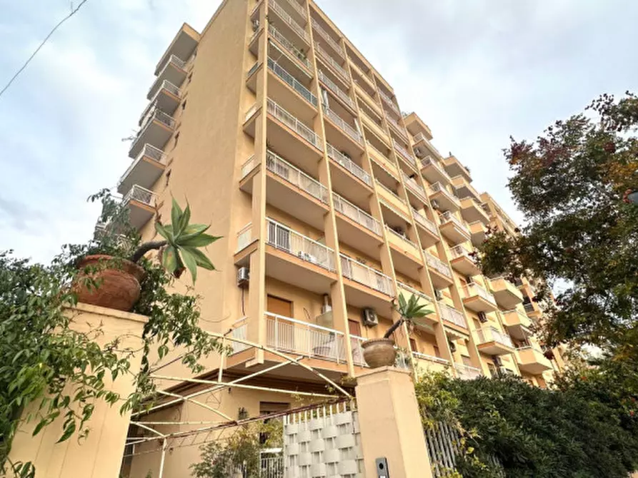 Immagine 3 di Appartamento in vendita  in Via Raffaele La Valle a Palermo