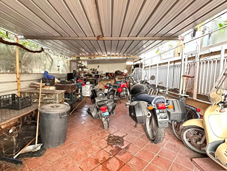 Immagine 43 di Appartamento in vendita  in Via Raffaele La Valle a Palermo