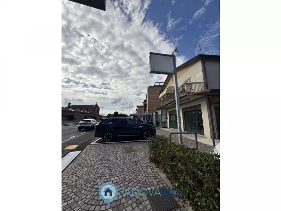Immagine 2 di Negozio in vendita  in via noventana, 105 a Noventa Padovana