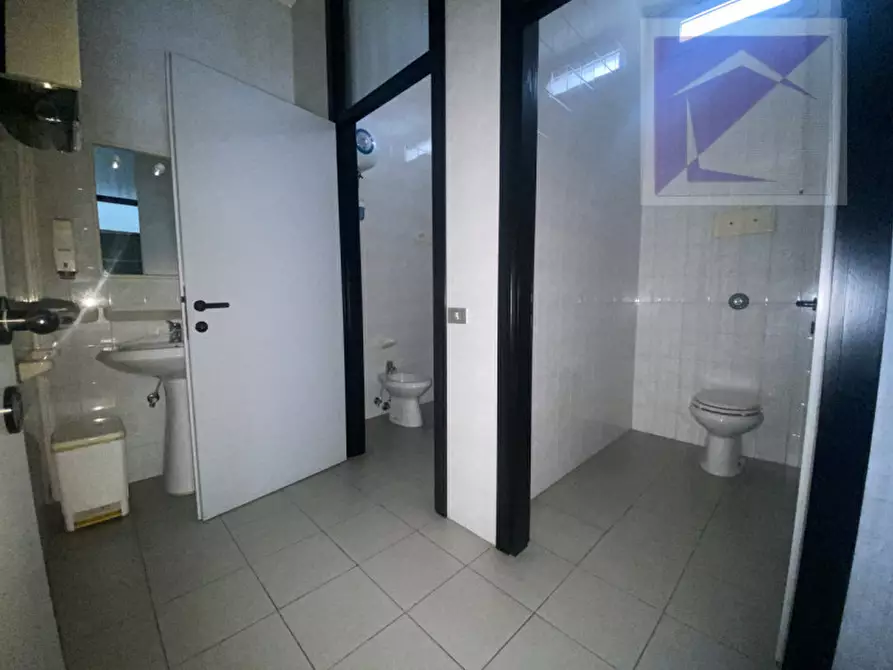 Immagine 12 di Negozio in affitto  a Massanzago