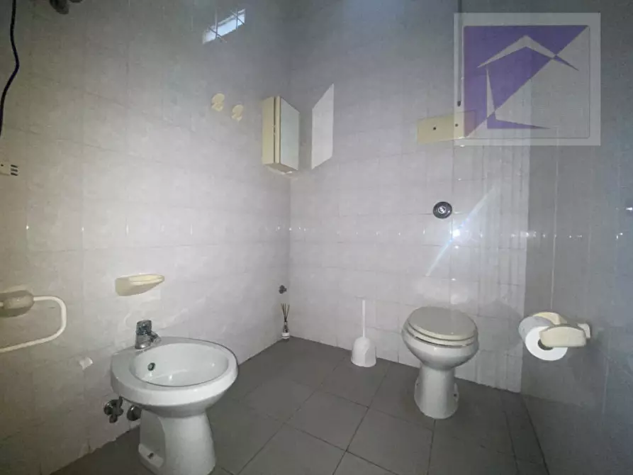 Immagine 14 di Negozio in affitto  a Massanzago