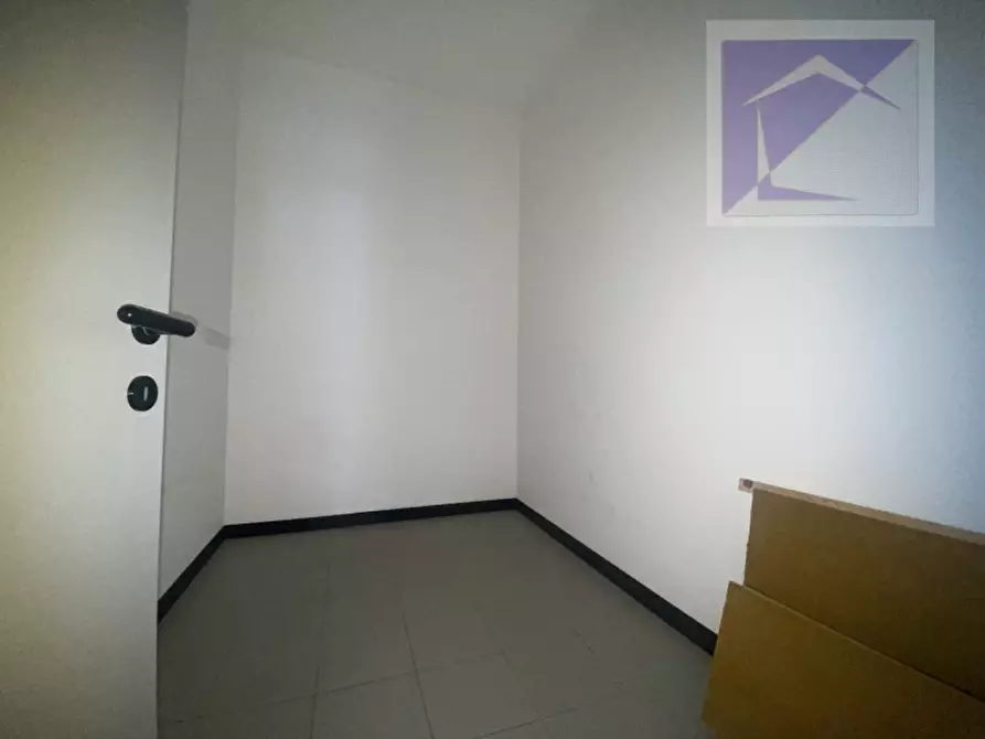 Immagine 15 di Negozio in affitto  a Massanzago