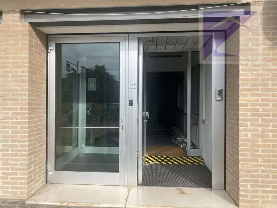 Immagine 17 di Negozio in affitto  a Massanzago