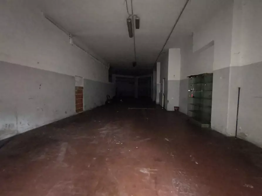 Immagine 1 di Magazzino in vendita  in Via Luigi Rizzo a Rapallo