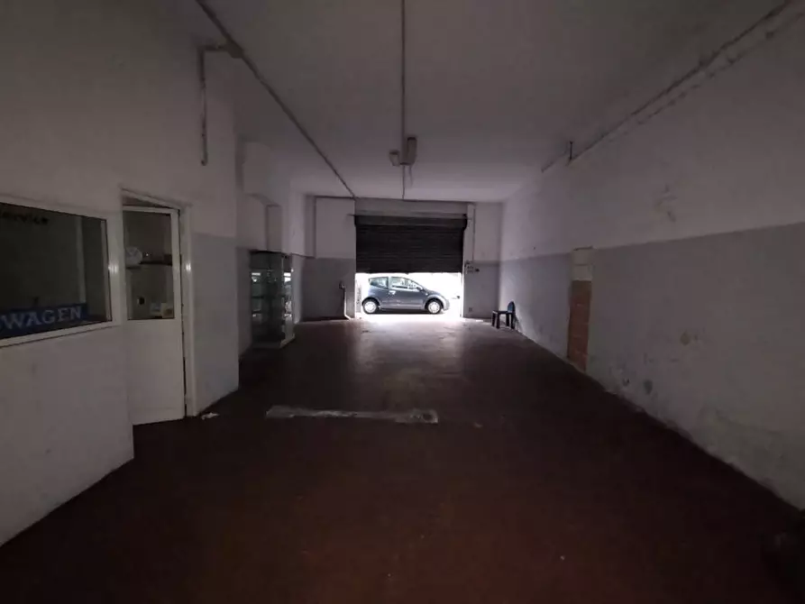 Immagine 2 di Magazzino in vendita  in Via Luigi Rizzo a Rapallo
