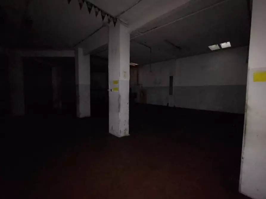 Immagine 3 di Magazzino in vendita  in Via Luigi Rizzo a Rapallo