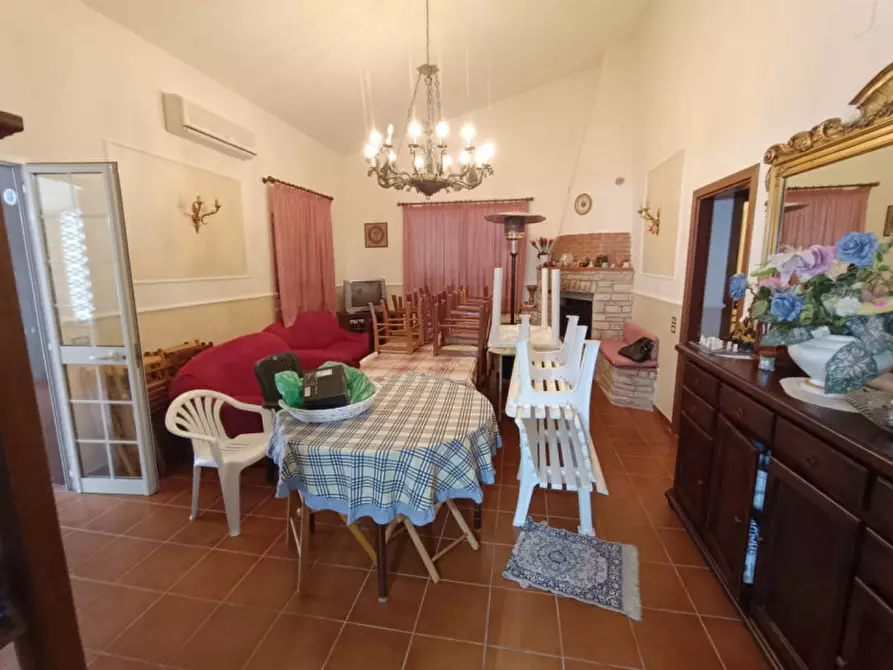 Immagine 9 di Villa in vendita  a Andria