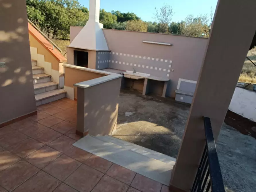 Immagine 7 di Villa in vendita  a Andria