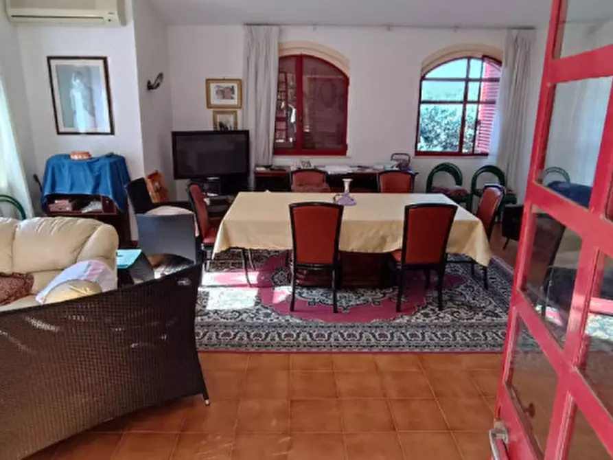 Immagine 7 di Villa in vendita  in via castel del monte a Andria