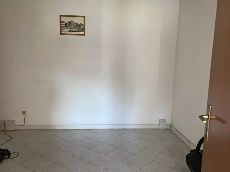 Immagine 15 di Negozio in affitto  in Via San Marcello Pistoiese a Roma