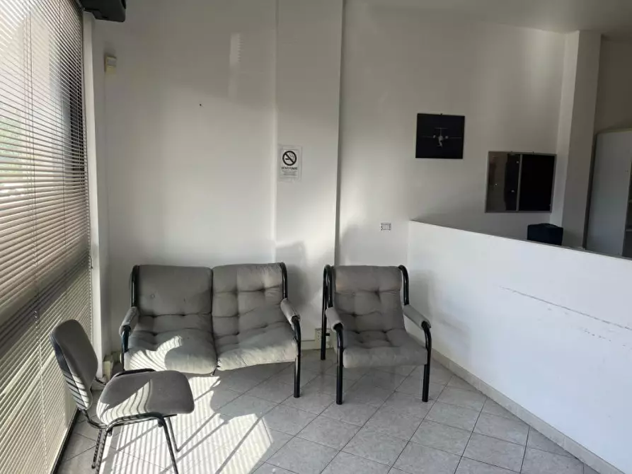 Immagine 18 di Negozio in affitto  in Via San Marcello Pistoiese a Roma