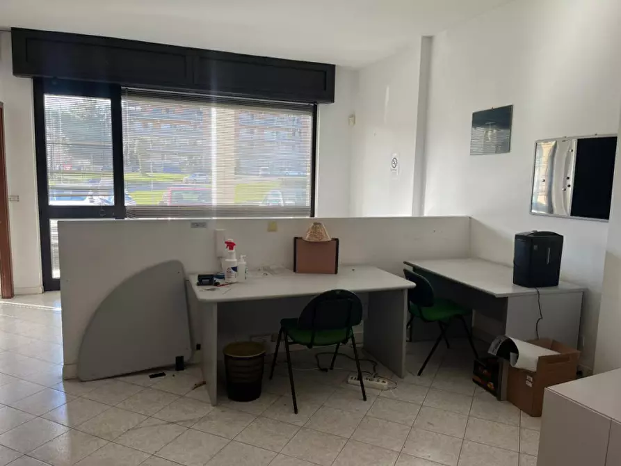 Immagine 25 di Negozio in affitto  in Via San Marcello Pistoiese a Roma