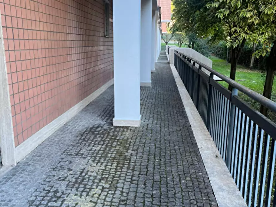 Immagine 27 di Negozio in affitto  in Via San Marcello Pistoiese a Roma