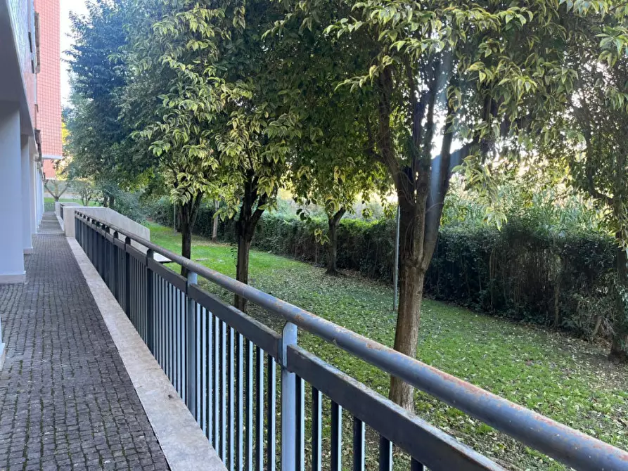 Immagine 28 di Negozio in affitto  in Via San Marcello Pistoiese a Roma