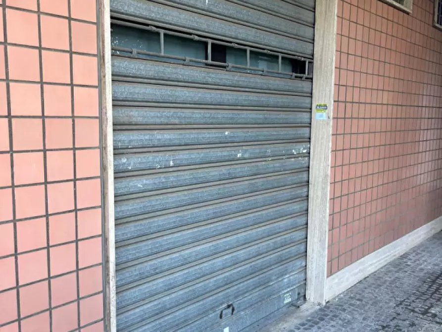 Immagine 30 di Negozio in affitto  in Via San Marcello Pistoiese a Roma