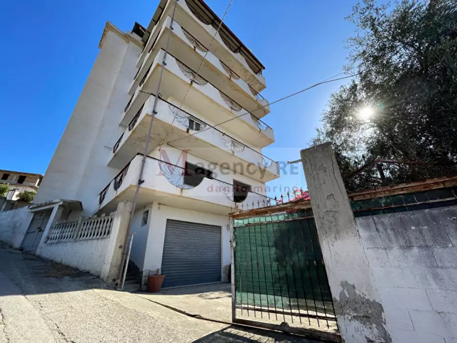 Immagine 2 di Palazzo in vendita  in Str. Santa Venere Gambarie, 38 a Reggio Di Calabria