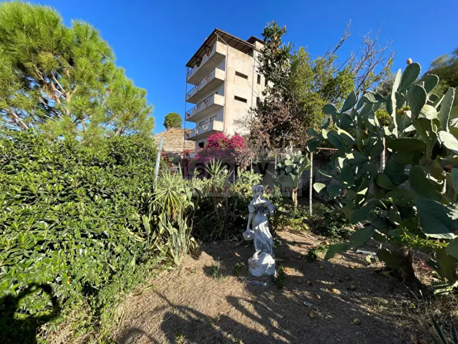 Immagine 5 di Palazzo in vendita  in Str. Santa Venere Gambarie, 38 a Reggio Di Calabria