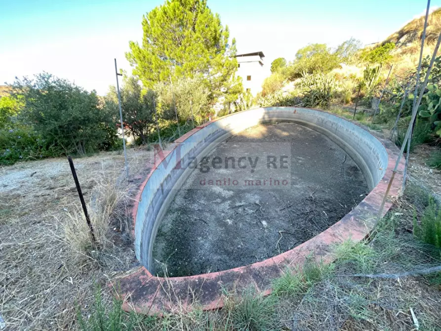 Immagine 20 di Palazzo in vendita  in Str. Santa Venere Gambarie, 38 a Reggio Di Calabria