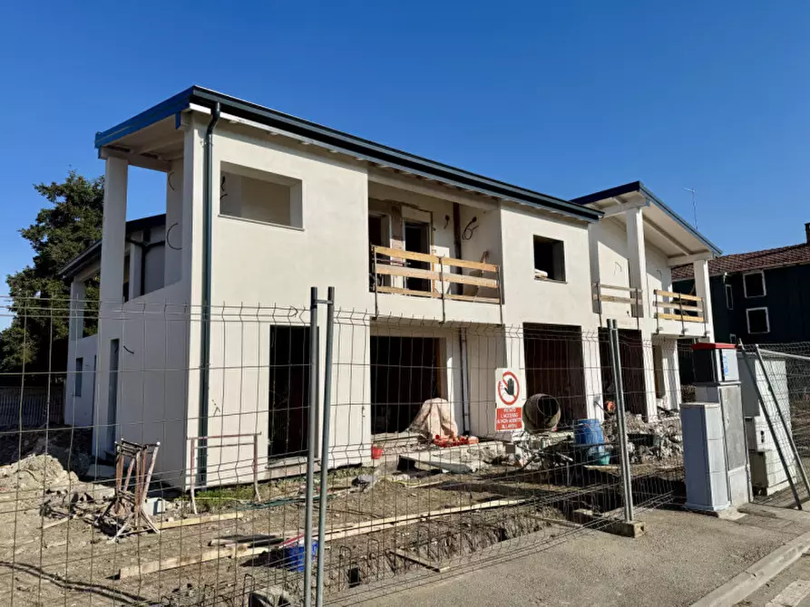 Immagine 1 di Casa quadrifamiliare in vendita  in Strada Martinella 320 a Parma