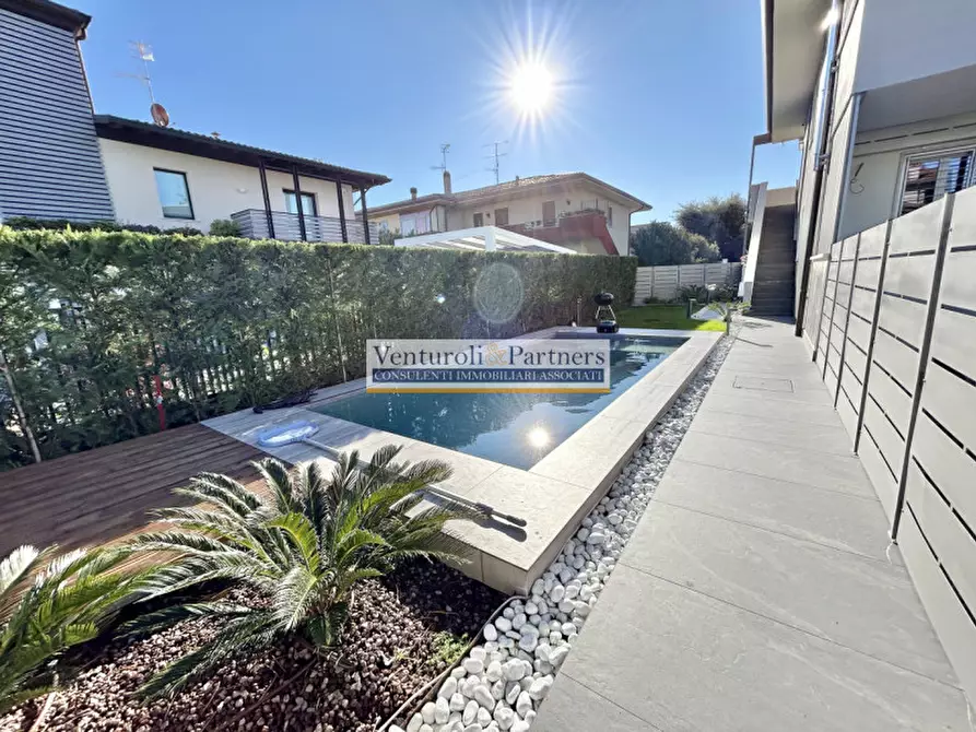 Immagine 2 di Appartamento in vendita  in Via Cassio a Desenzano Del Garda