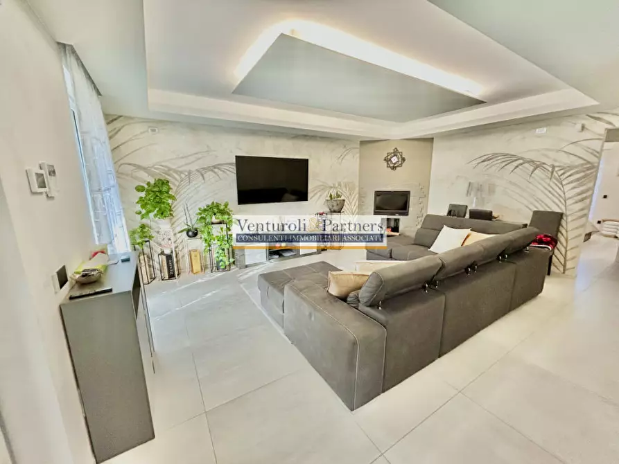 Immagine 3 di Appartamento in vendita  in Via Cassio a Desenzano Del Garda