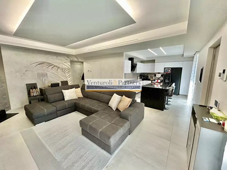 Immagine 5 di Appartamento in vendita  in Via Cassio a Desenzano Del Garda