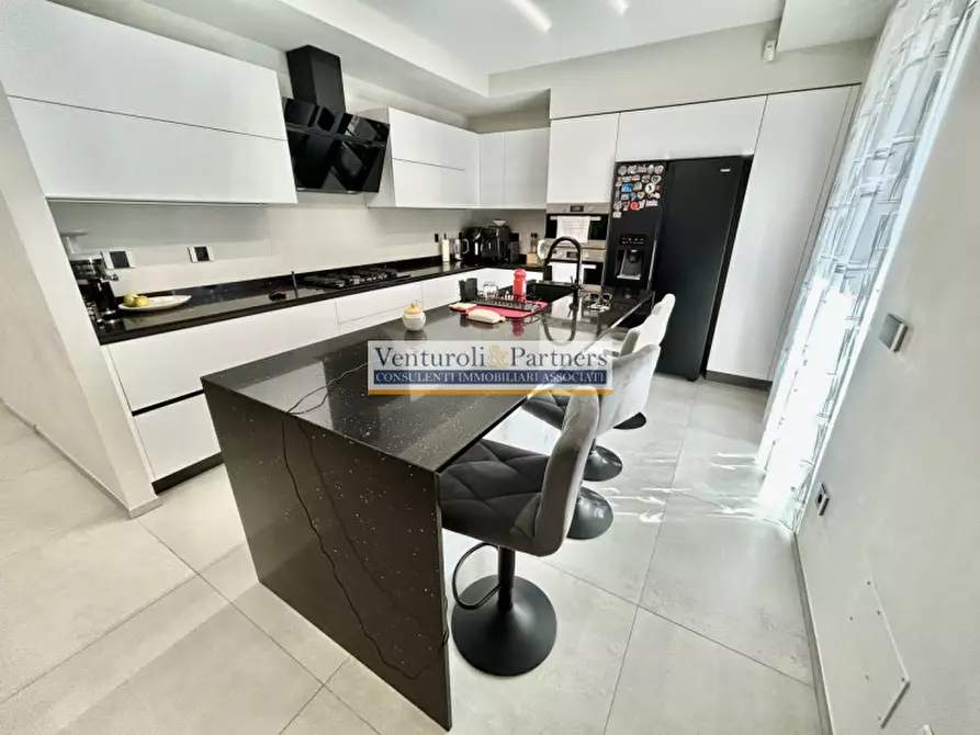 Immagine 6 di Appartamento in vendita  in Via Cassio a Desenzano Del Garda