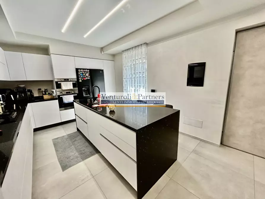 Immagine 7 di Appartamento in vendita  in Via Cassio a Desenzano Del Garda