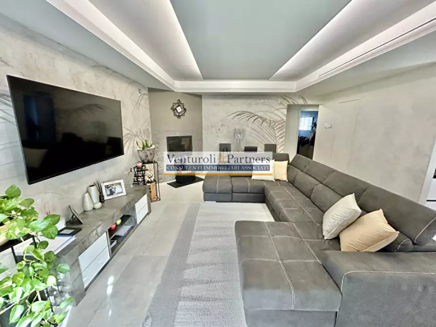 Immagine 9 di Appartamento in vendita  in Via Cassio a Desenzano Del Garda